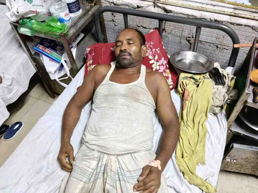 নড়াইলে ছেলে চোরাই রড কেনার অভিযোগে বাবাকে পিটিয়ে আহত
