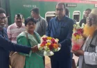 পারিবারিক সফরে বিএনপির ভাইস চেয়ারম্যান শামসুজ্জামান দুদু, নড়াইল রেলস্টেশনে ফুলেল শুভেচ্ছা