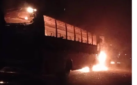 নড়াইল এক্সপ্রেস বাসের চাপায় ফরিদপুরে ৫ জন নিহত; বিক্ষুব্ধ জনতার অগ্নিসংযোগ