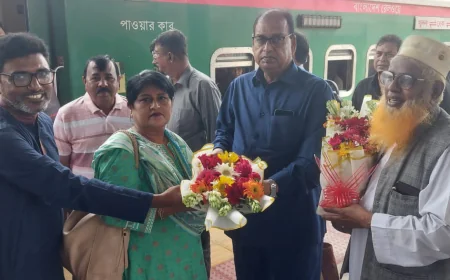 পারিবারিক সফরে বিএনপির ভাইস চেয়ারম্যান শামসুজ্জামান দুদু, নড়াইল রেলস্টেশনে ফুলেল শুভেচ্ছা