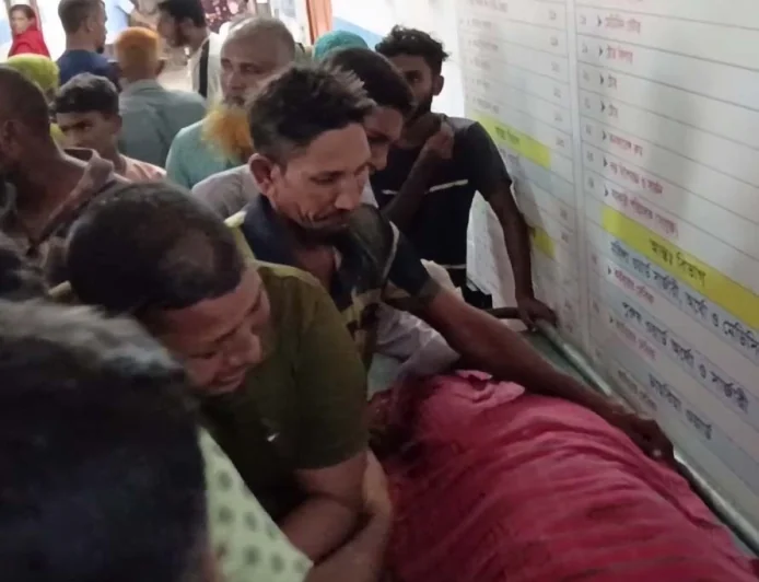 সেতুতে দেয়া লোহার বারে লেগে মারা গেলেন গরু ব্যবসায়ী