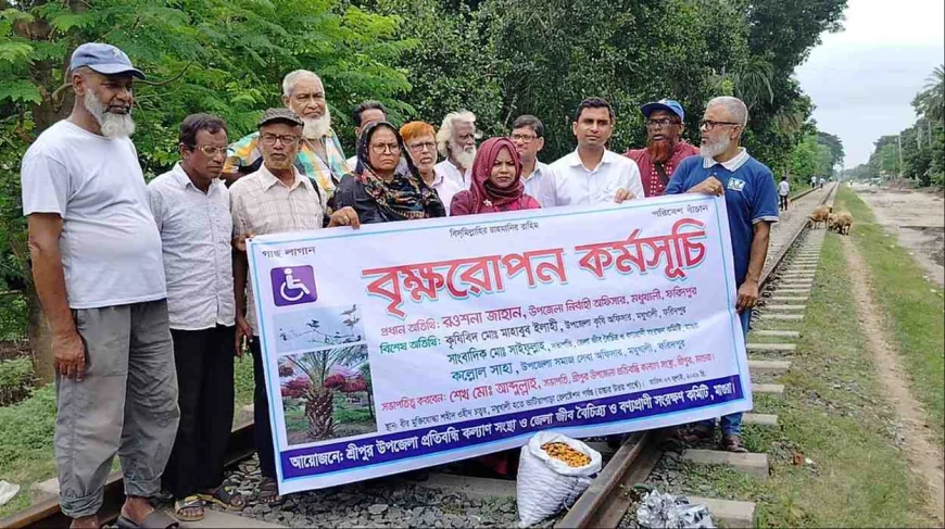 মধুখালী-ভাটিয়াপাড়া রেল লাইনের দুই পাশে ব্যাতিক্রমী উপায়ে খেজুরের বীজ বোপণ