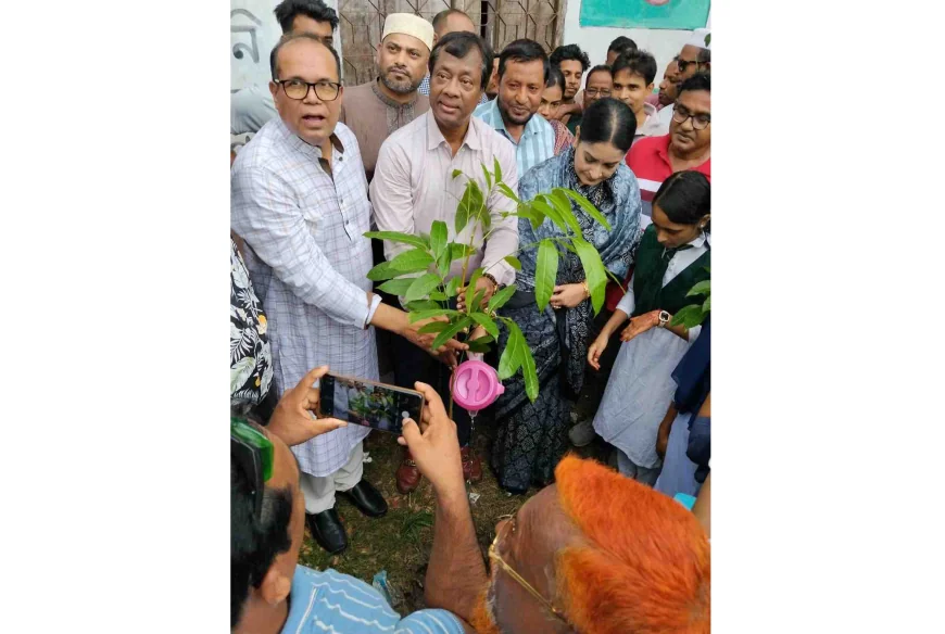 ওয়ান চাইল্ড ওয়ান ট্রি" কর্মসূচি বাস্তবায়নে নড়াইলের লোহাগড়া  বৃক্ষরোপন
