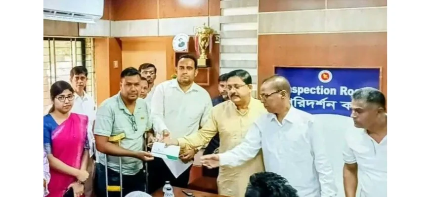 মাগুরার শ্রীপুরে জুলাই শহীদ ও আহতদের আর্থিক অনুদান এবং অস্বচ্ছলদের মাঝে বিভিন্ন উপকরণ বিতরণ