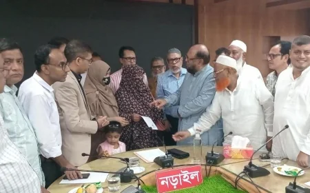 নড়াইলে ট্রাক চাঁপায় নিহত ফিলিং স্টেশন ম্যানেজারের পরিবারকে অনুদান প্রদান