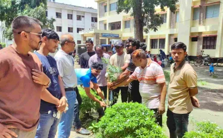 স্বেচ্ছাসেবক দলের  প্রতিষ্ঠা বার্ষিকী উপলক্ষে বৃক্ষরোপণ ও পরিস্কার পরিচ্ছন্ন কর্মসূচি অনুষ্ঠিত 