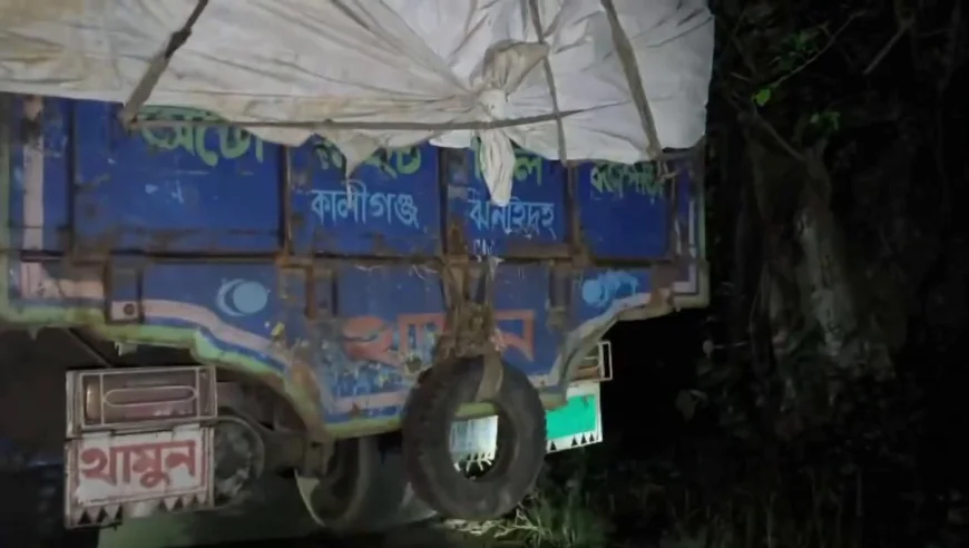 ট্রাকের নিচে ঝরে গেল নড়াইলের একটি পরিবারের তিন প্রাণ, বেঁচে রইলেন শুধু বাবা