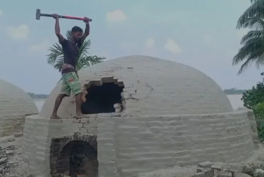 নড়াইলে অবৈধ কয়লা কারখানা গুঁড়িয়ে দিয়ে প্রশাসন