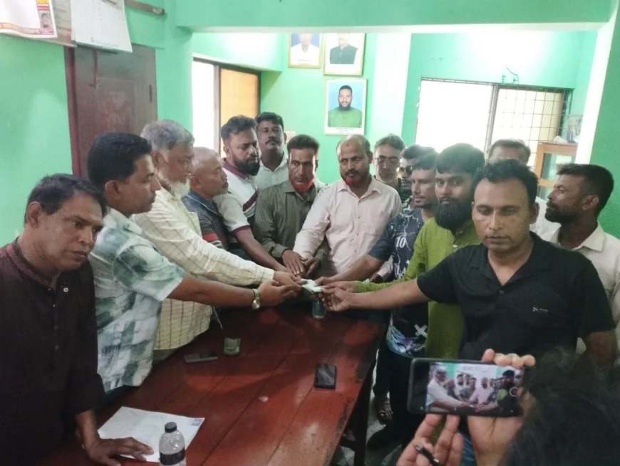 নড়াইলে মৃত শ্রমিকদের পরিবারের মাঝে আর্থিক অনুদান বিতরণ  