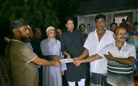 নড়াইলে মন্দিরে মন্দিরে সহায়তার হাত বাড়িয়ে দিচ্ছেন যুবদল নেতা শিহাব