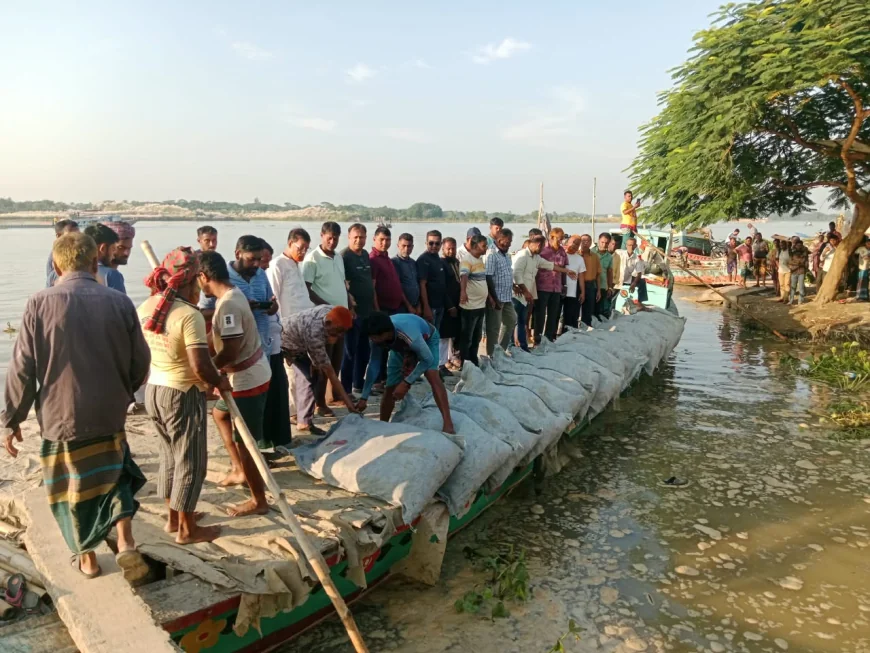 নদীভাঙন রোধে ২৪ ঘণ্টার মধ্যেই কাজ শুরু, এলাকাবাসীর সন্তোষ প্রকাশ